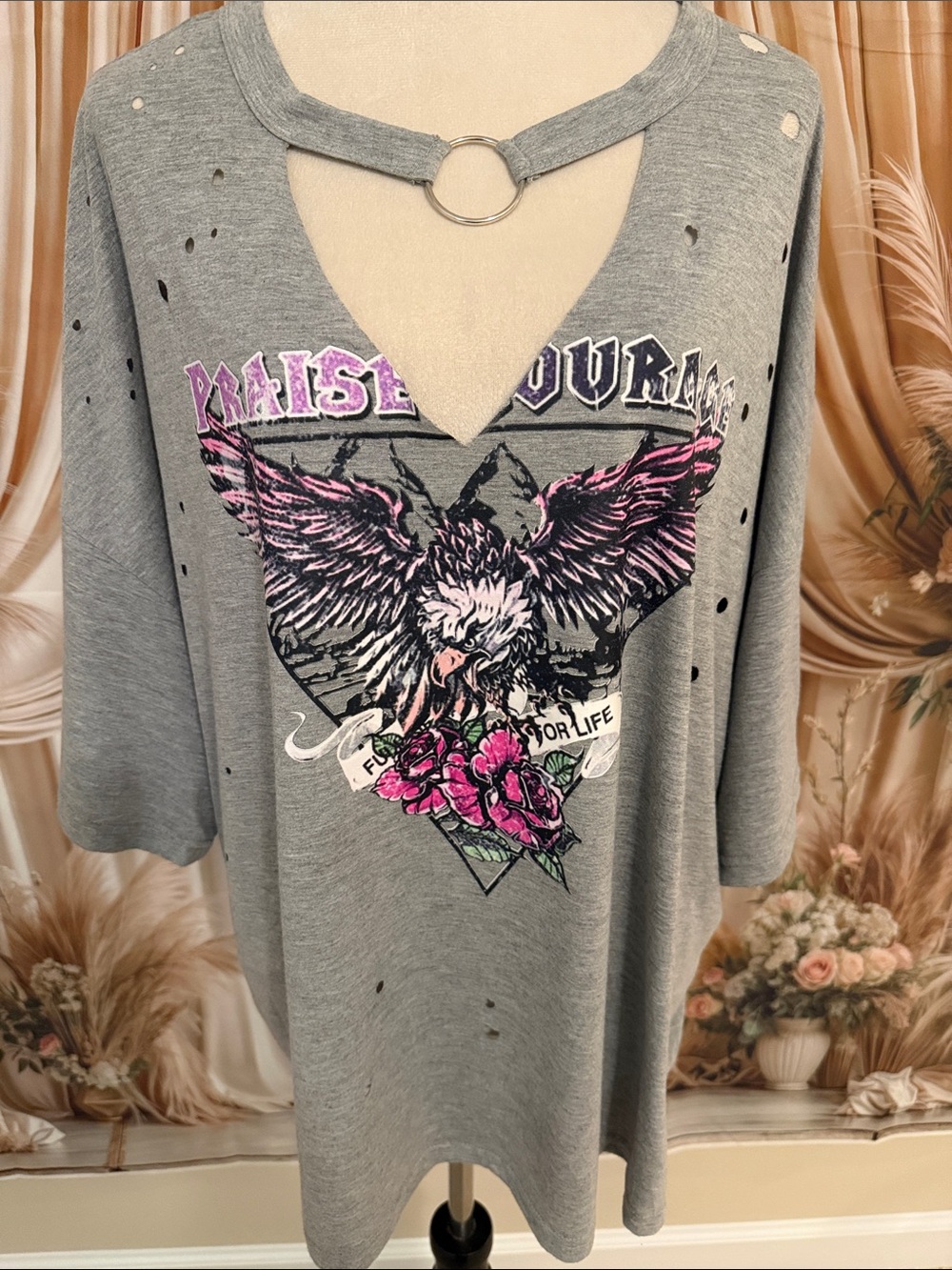 SHEIN Grey Distressed Eagle Graphic Tee with Pink Floral Detail and O-Ring Neck - Picture 4 of 8